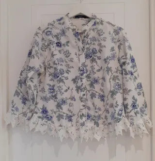 Blusa Cortefiel Estampado floral. Talla 40.