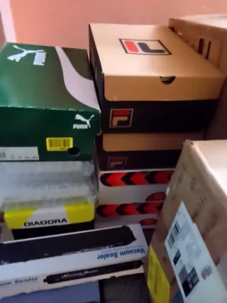 Tanti accessori come elettronica e elettrodomesti