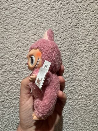 Labubu exciting macaron lychee berry (rosa).