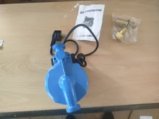 Bomba de recirculación azul