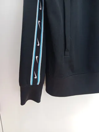 Chaqueta Nike Negra Manga Larga con Bolsillos