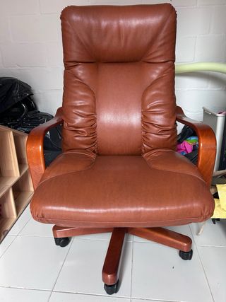 Sillón de piel marrón