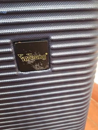 Maleta azul de viaje