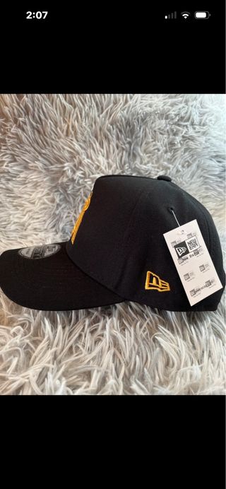 Gorra New Era 9Forty Angels Negra y Dorada