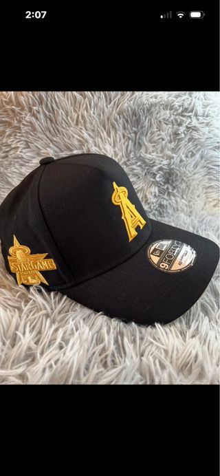 Gorra New Era 9Forty Angels Negra y Dorada