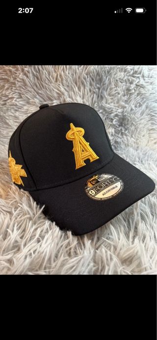 Gorra New Era 9Forty Angels Negra y Dorada