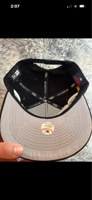 Gorra New Era 9Forty Angels Negra y Dorada