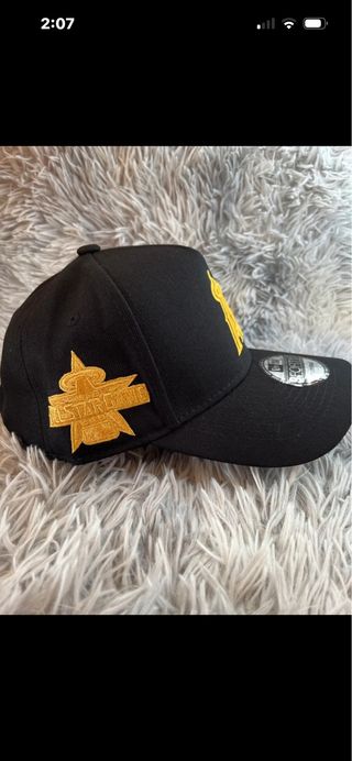 Gorra New Era 9Forty Angels Negra y Dorada