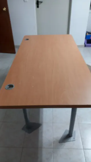 Mesa de oficina madera y metal