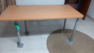 Mesa de oficina madera y metal