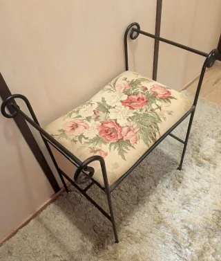 BANCO DE FORJA CON ASIENTO FLORAL.