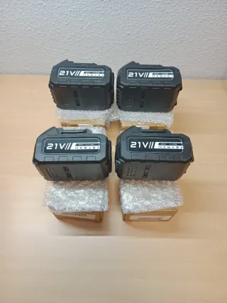 4 Baterías de Li-ion  de 21voltios (4000 mAh)