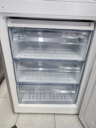 Nevera combi Beko inox clase A+ 200x60cm garantía