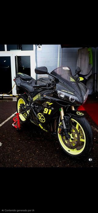 Yamaha R1 Sport Negra y Amarilla