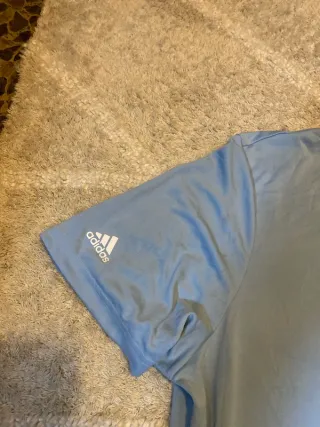 Polo Adidas azul deportivo Y2K