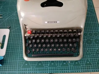 Máquina de escribir Hispano Olivetti Lexicon 80