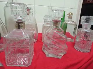 Set di bottiglie e liquoriere in vetro (vuote)