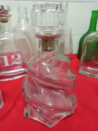 Set di bottiglie e liquoriere in vetro (vuote)