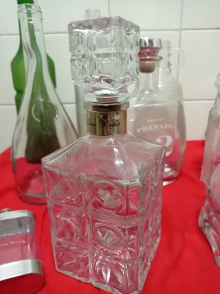 Set di bottiglie e liquoriere in vetro (vuote)