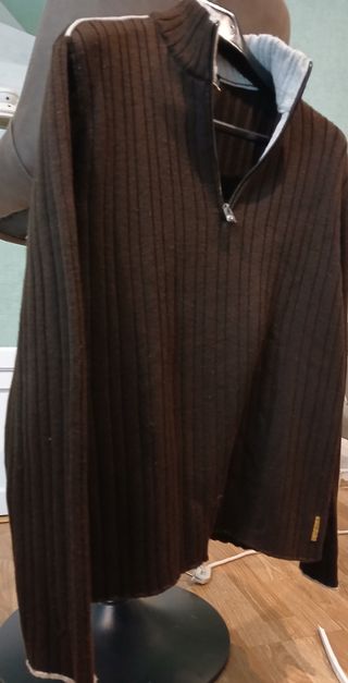 Jersey Armani Jeans Talla L. Pura lana virgen