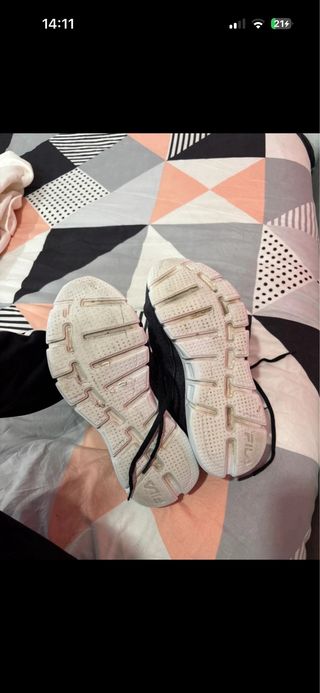 Tenis Fila grises y negros