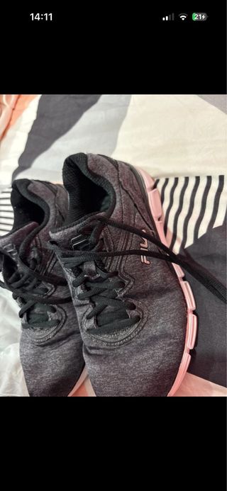 Tenis Fila grises y negros