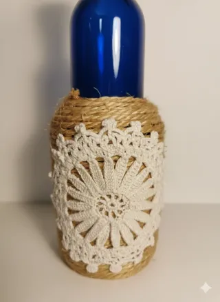 Vasetto artigianale in vetro con centrino vintage