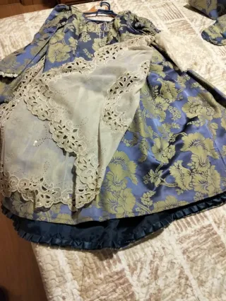 Traje de Fallera azul y dorado