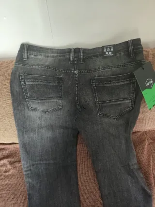 Pantalón vaquero gris talla 48