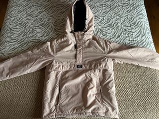 Chaqueta impermeable rosa invierno