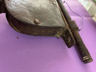 Candado de barra de forja antiguo