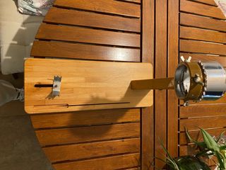 Jamonero de madera y metal