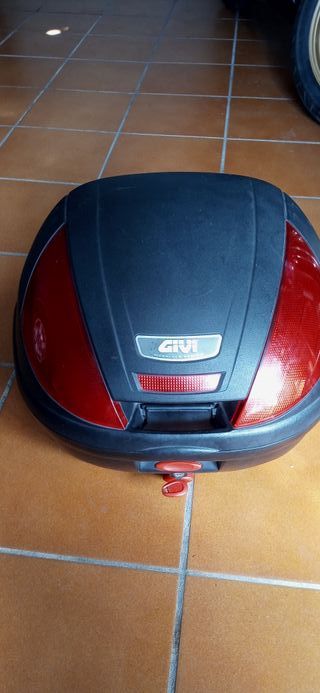 Baúl Givi Moto Negro/Rojo
