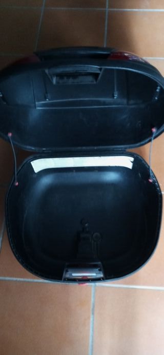 Baúl Givi Moto Negro/Rojo