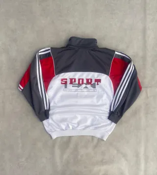 Conjunto deportivo Adidas gris y rojo