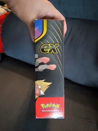 Caja Pokémon Mega-Lucario EX con Figura Sellado