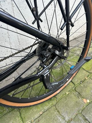 Bicicleta Eléctrica Giant Trekking Negra