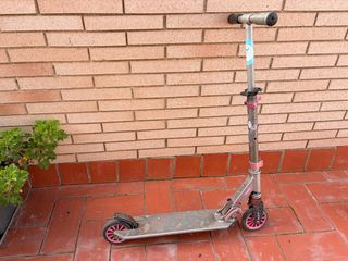 Patinete infantil rosa y gris