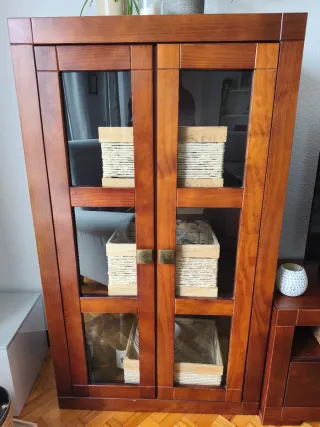 Mueble de salón de madera color nogal