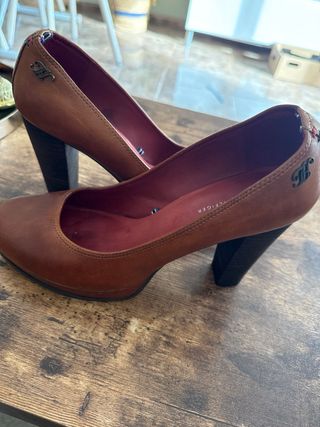Tacones de piel Tommy Hilfiger marrones
