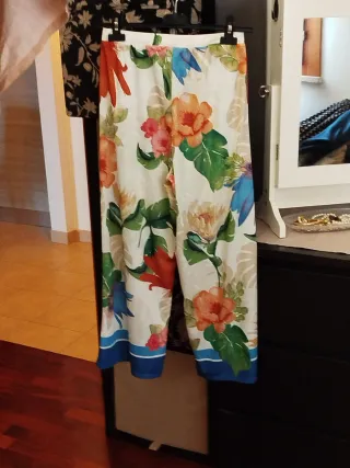 Pantaloni Zara fantasia floreale taglia S