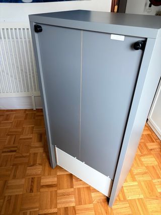 Cómoda gris y blanca con mandalas