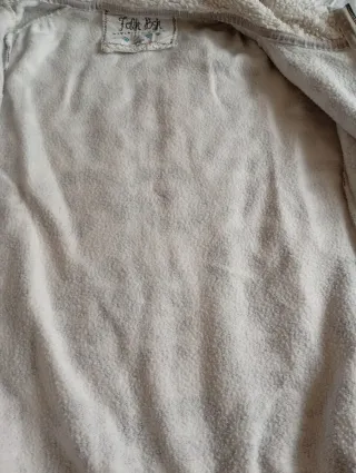 Sudadera Bershka S  morada, blanco y negro.