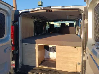 Furgo  Primastar (semicamperizada)
