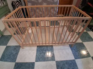 Cuna de madera para bebé