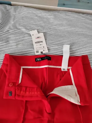 Pantalón de traje Zara rojo