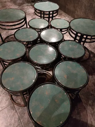 5 Mesas y 20 Taburetes Bajos