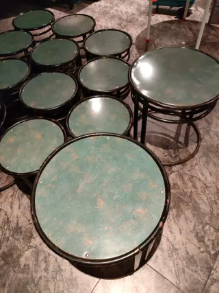 5 Mesas y 20 Taburetes Bajos