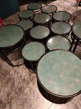 5 Mesas y 20 Taburetes Bajos