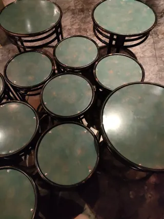 5 Mesas y 20 Taburetes Bajos